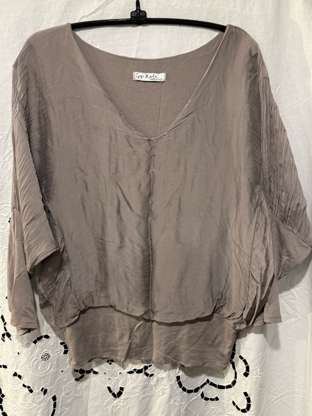 Gigi Moda Gypsie Made Taupe V-Neck Lightweight lux Tunic silk Italy blouse L